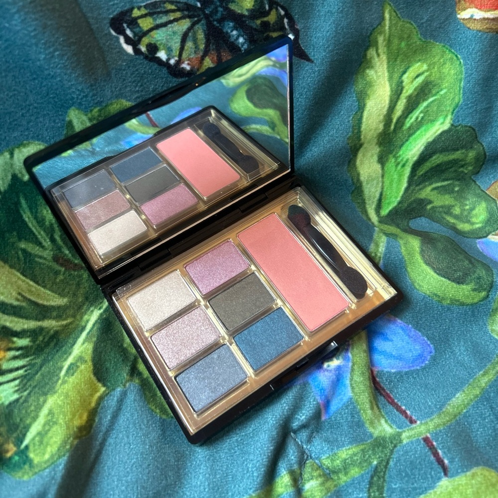 Brand New Elizabeth Arden 6 Beautiful Eyeshadows & Cheek Color Palette